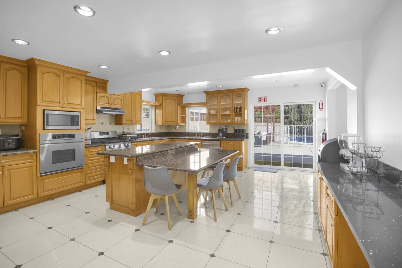 full kitchen view at Saint Lawrence Recovery