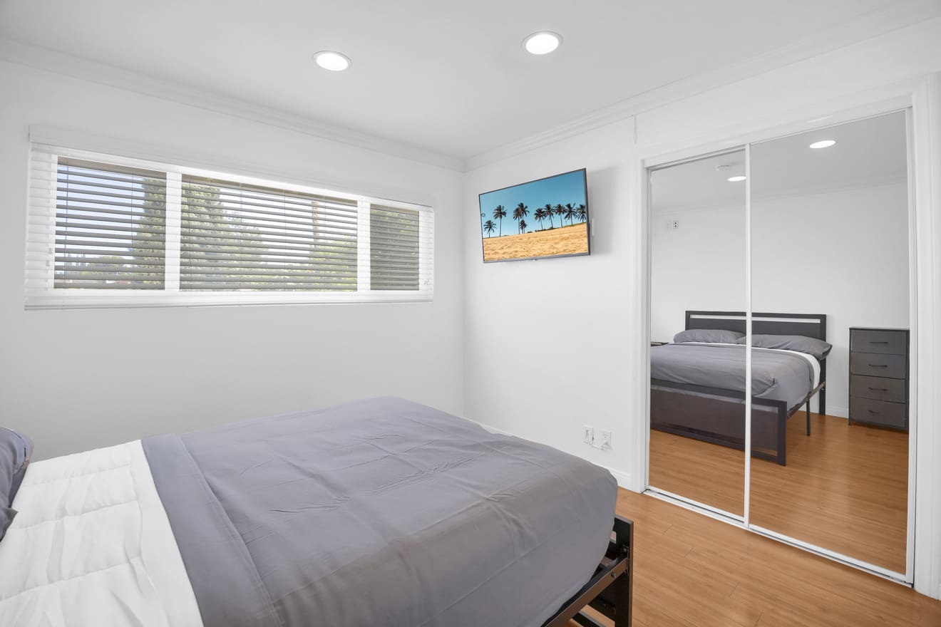 bedroom with one bed at Saint Lawrence Recovery