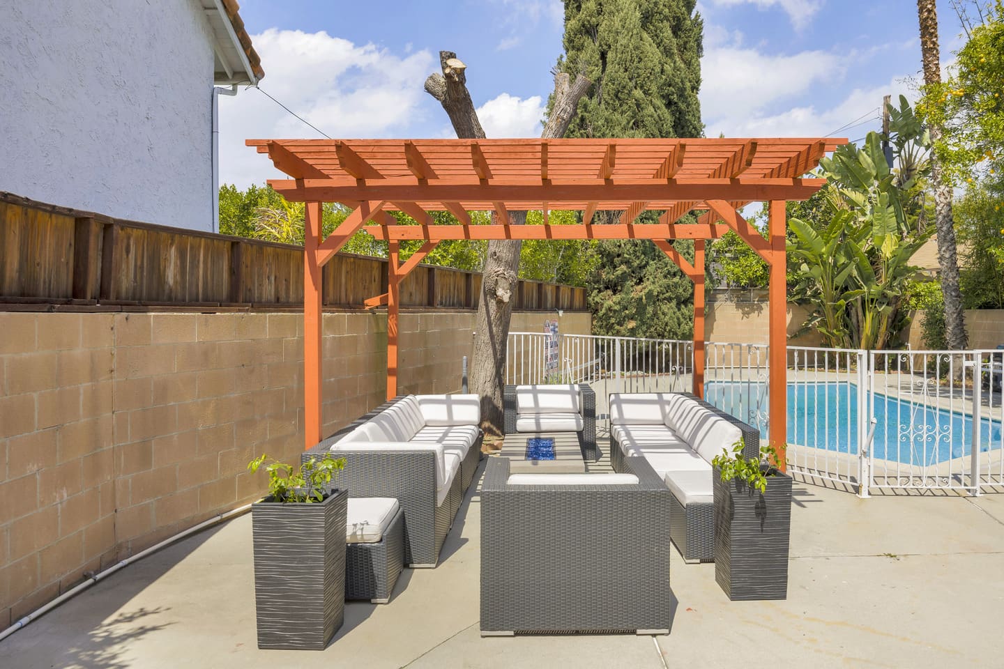 outdoor sitting area at Saint Lawrence Recovery