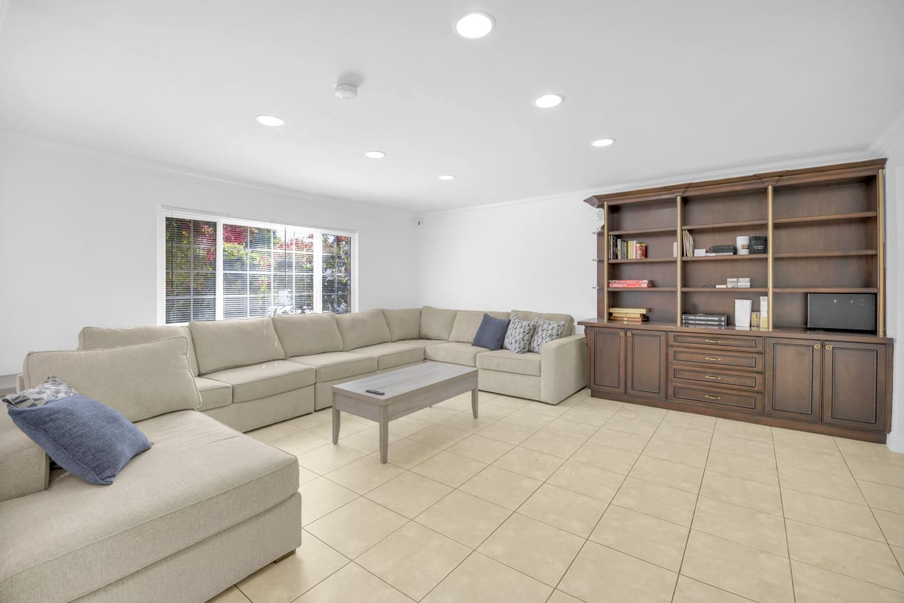 living room at Saint Lawrence Recovery